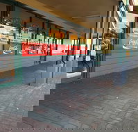 Michael's Golden Hen - Dalby Accommodation