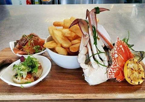 Lighthouse Beach Cafe - Dalby Accommodation 18