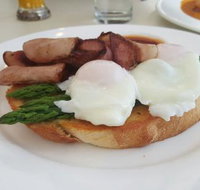 Hughzies Lakeside Brasserie - Dalby Accommodation