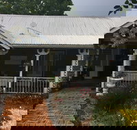 Little Cambridge - Dalby Accommodation