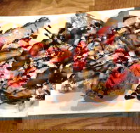 Shemesh Vegetarian Pizza - Dalby Accommodation