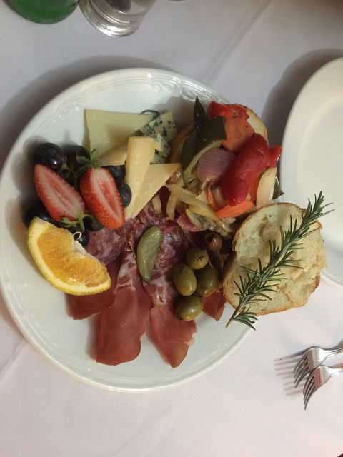 Anna's Restaurant - Dalby Accommodation 4