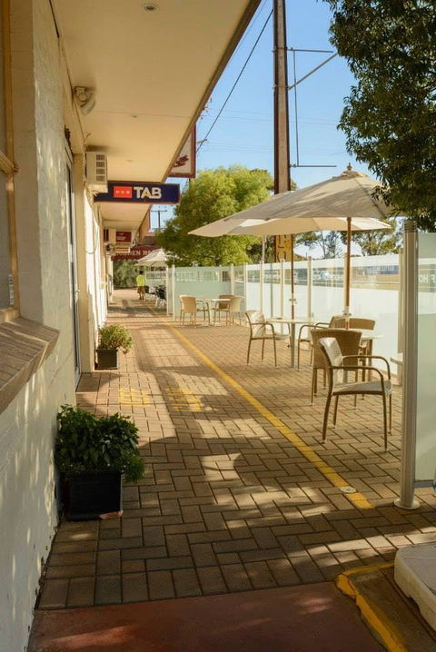 V Hotel - Dalby Accommodation 0