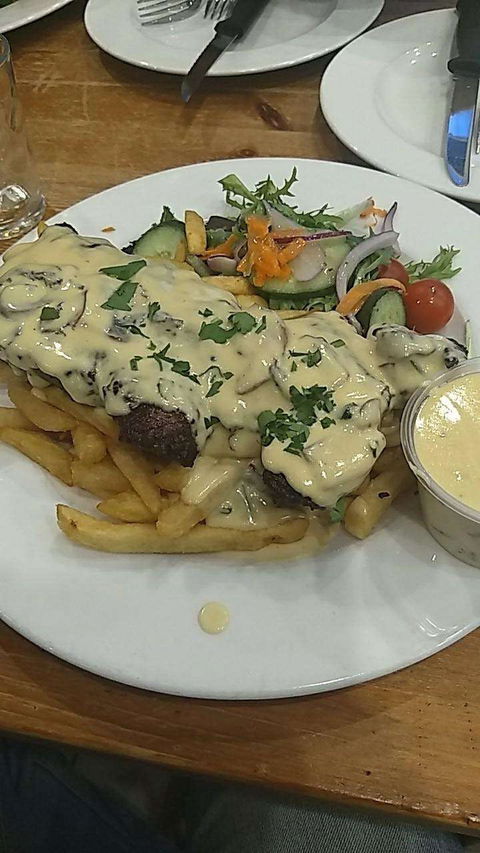 HIYC Cafe & Restaurant - Dalby Accommodation 0