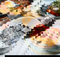 Birds of a Feather - Dalby Accommodation