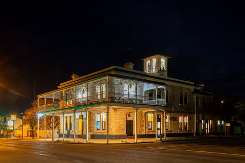 Royal Oak Hotel Penola - Dalby Accommodation 0