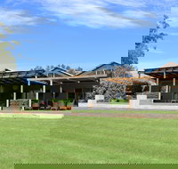 Two Rivers Wines - Dalby Accommodation