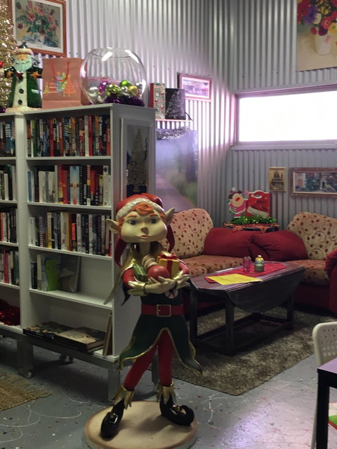 Noelene's Book Cafe - Dalby Accommodation 5