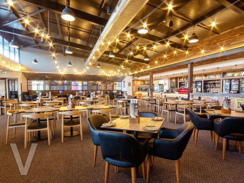 V Hotel - Dalby Accommodation 1
