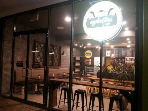 Munkeeskins Cafe - Dalby Accommodation 0