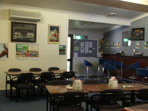 Old Bar Tavern - Dalby Accommodation 4