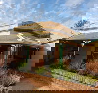 Jennacubbine Tavern - Dalby Accommodation