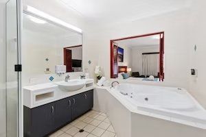 The Coffee House Apartments & Bistro - Dalby Accommodation 5