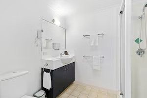 The Coffee House Apartments & Bistro - Dalby Accommodation 9