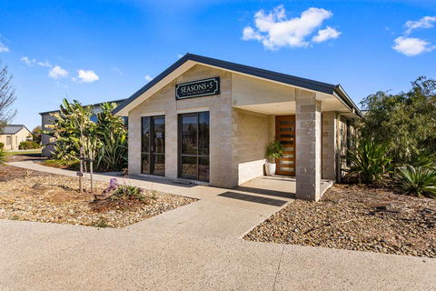 Quality Suites Point Cook Seasons 5 - Dalby Accommodation 1