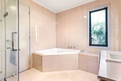 Quality Suites Point Cook Seasons 5 - Dalby Accommodation 7