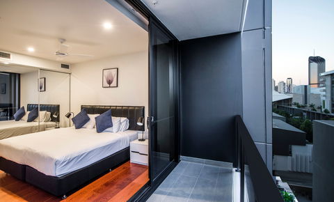 Arise Atlas - Dalby Accommodation 10