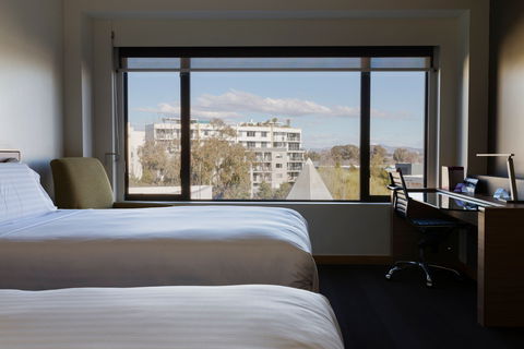 Crowne Plaza Canberra - Dalby Accommodation 4