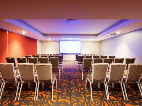 Novotel Canberra - Dalby Accommodation 7