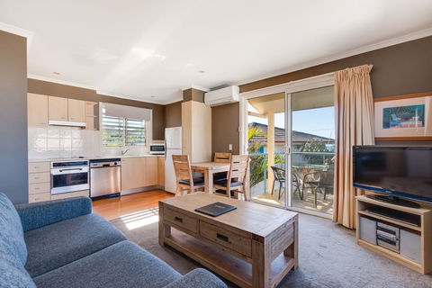 Aqualuna Beach Resort - Dalby Accommodation 4