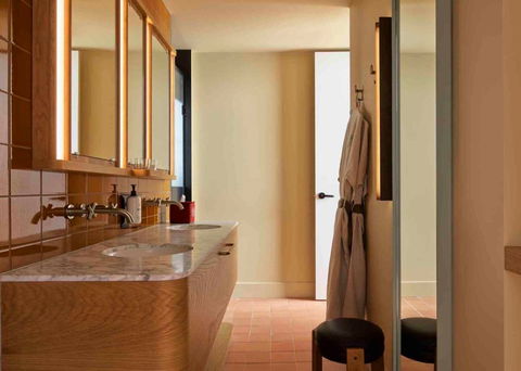 ACE Hotel Sydney - Dalby Accommodation 9