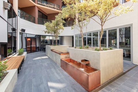 Amora Hotel Riverwalk Melbourne - Dalby Accommodation 2