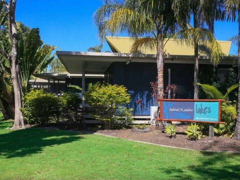 Sanctuary Lakes Fauna Retreat - Dalby Accommodation 0