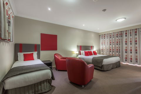 Platinum International - Dalby Accommodation 0