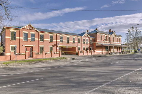 Lake Inn Ballarat - Dalby Accommodation 0