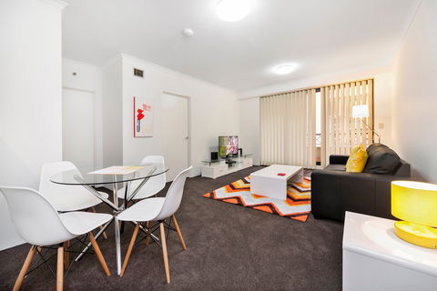 Astra Sydney-Hosking Place - Dalby Accommodation 5