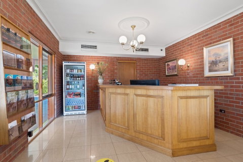 Burke & Wills Motor Inn - Dalby Accommodation 5
