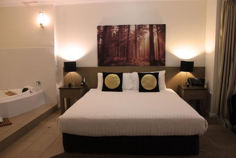 Swan Hill Resort - Dalby Accommodation 6