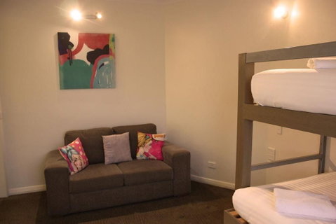 Swan Hill Resort - Dalby Accommodation 10