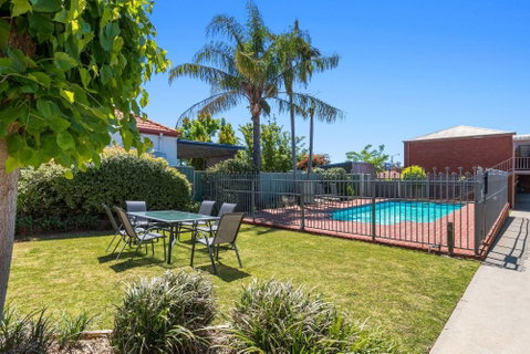 Burke & Wills Motor Inn - Dalby Accommodation 11