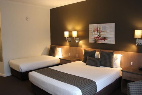 Swan Hill Resort - Dalby Accommodation 4