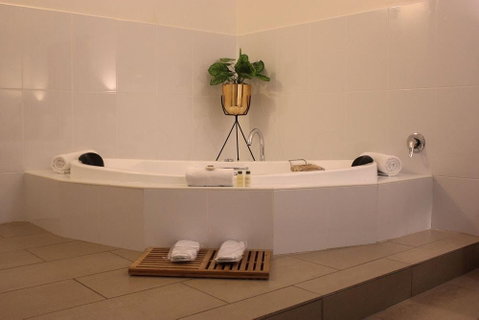 Swan Hill Resort - Dalby Accommodation 8