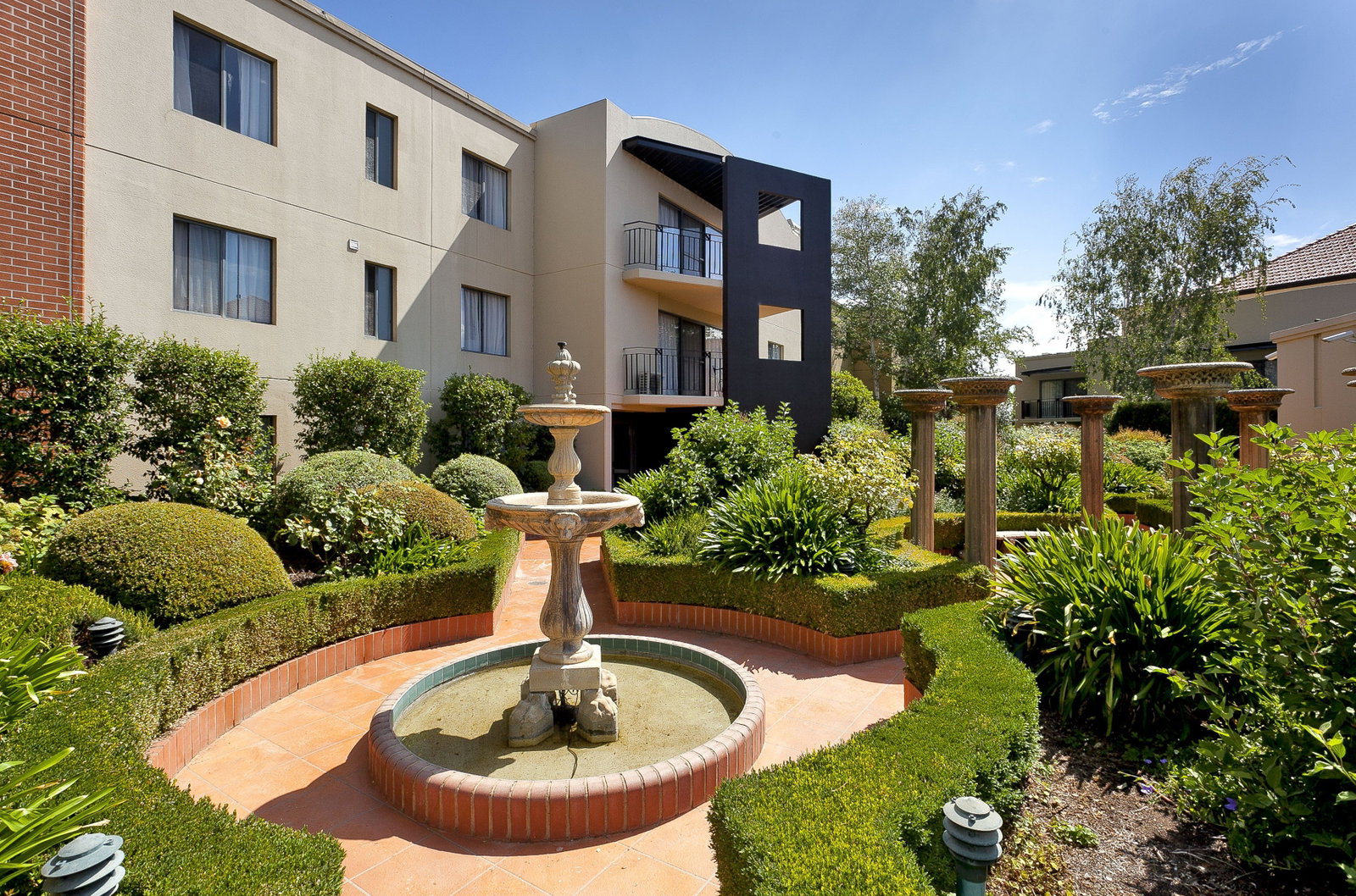 Kingston ACT Dalby Accommodation