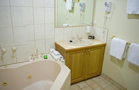 Admiralty Inn - Dalby Accommodation 2