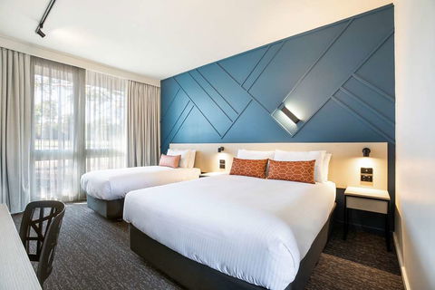 Nightcap At Sandown Park Hotel - Dalby Accommodation 1