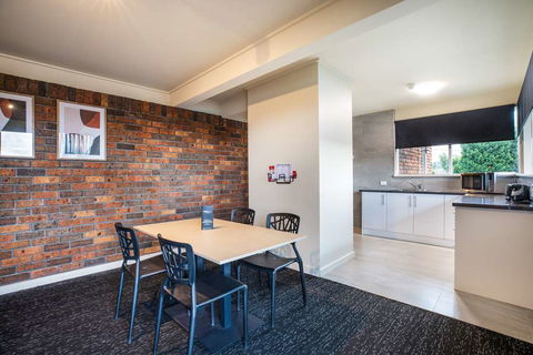 Nightcap At Manhattan Hotel - Dalby Accommodation 2