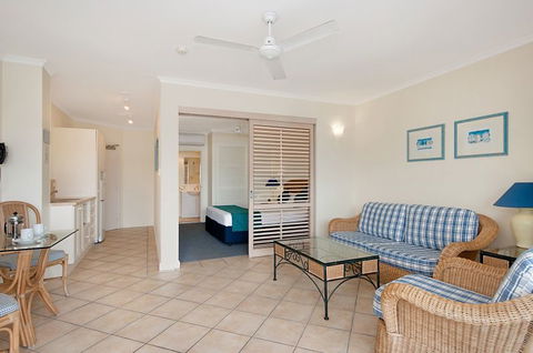 Macrossan House Boutique Holidays Apts - Dalby Accommodation 2