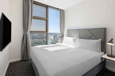 Meriton Suites George St - Dalby Accommodation 1