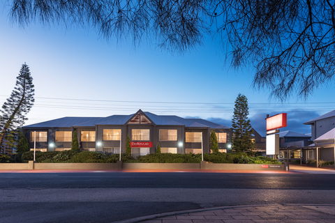 Bellevue On The Lakes - Dalby Accommodation 0