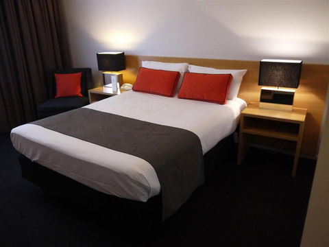 Alpha Hotel Canberra - Dalby Accommodation 0