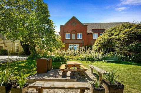 Quest Trinity House - Dalby Accommodation 1