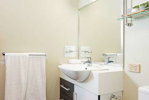 Mantra One Sandy Bay Road - Dalby Accommodation 1