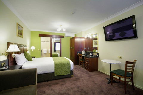 Albury Georgian - Dalby Accommodation 3