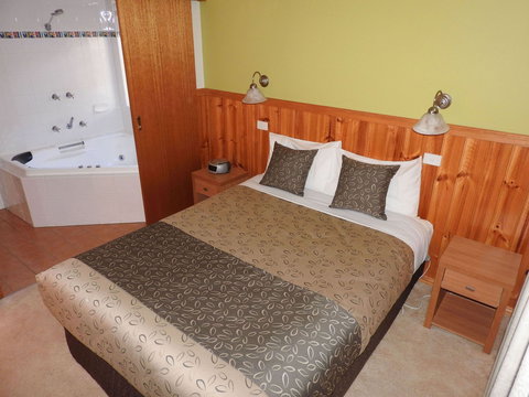 Golden Heritage Motor Inn & Cottages - Dalby Accommodation 9