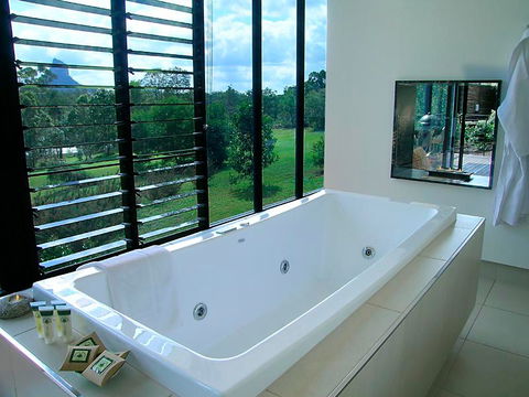 Glass On Glasshouse - Dalby Accommodation 2