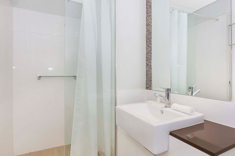 Astra Apartments Perth - Dalby Accommodation 4